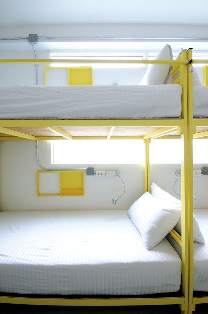 Jellybean Ezy Hostel Sathorn Bangkok Exterior photo