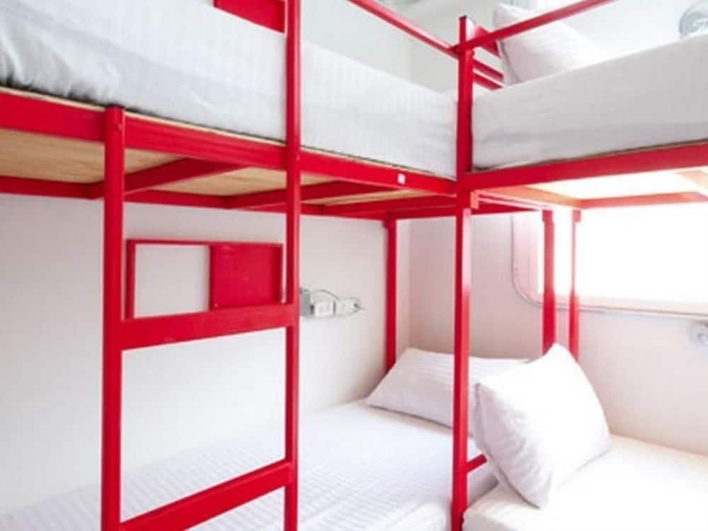 Jellybean Ezy Hostel Sathorn Bangkok Exterior photo