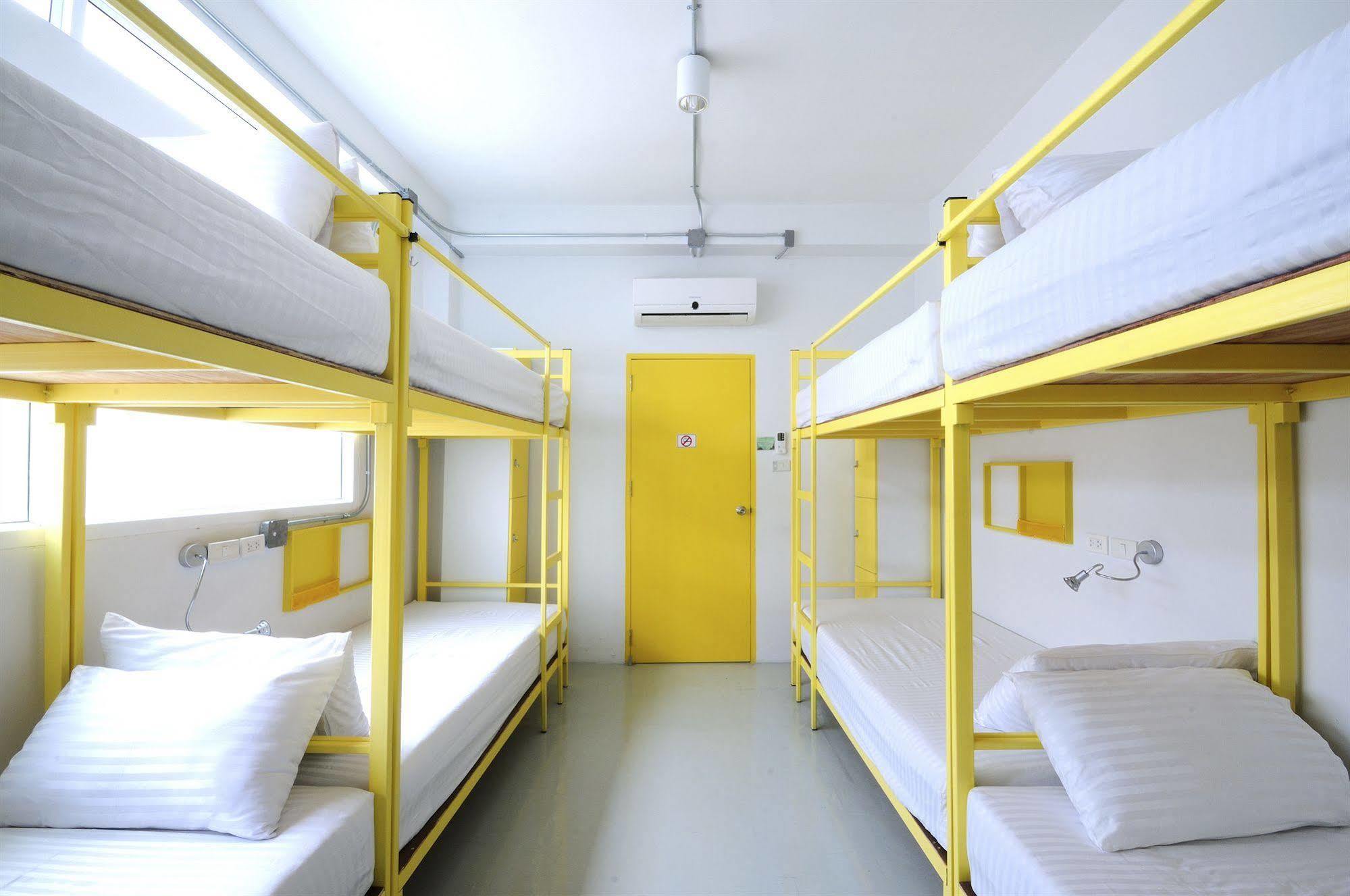 Jellybean Ezy Hostel Sathorn Bangkok Exterior photo